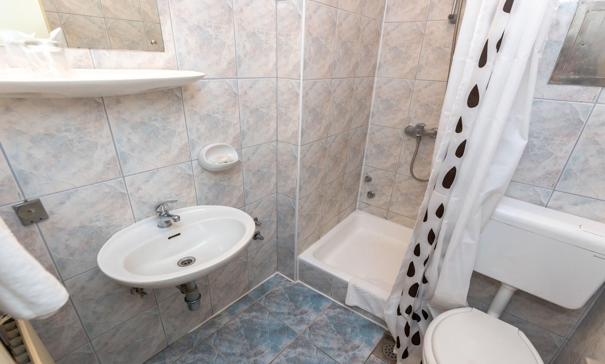 קריקווניצה Hotel Zagreb מראה חיצוני תמונה